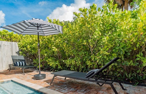 Sunshine Park Villa | New Hummingbird Private Pool Cottage 2/2 In Flamingo Park Downtown Beach, Shops & Restaurants