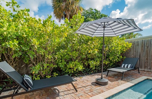 Sunshine Park Villa | New Hummingbird Private Pool Cottage 2/2 In Flamingo Park Downtown Beach, Shops & Restaurants