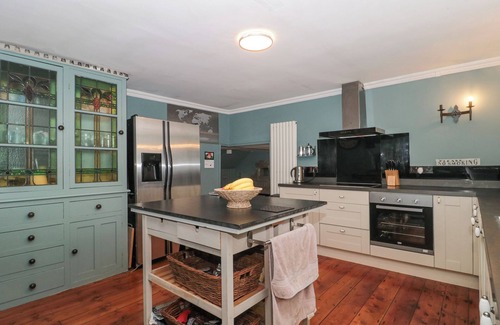 Temple Cloud Cottage | HUMPHRESTON HOUSE, pet friendly, with open fire in Temple Cloud