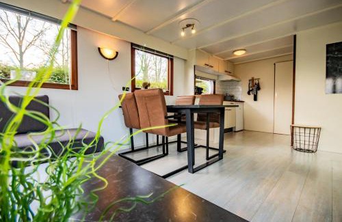Schoonloo Chalet De Ski | 'Hunebed Chalet' - De Tien Heugten