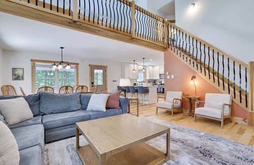 Albrightsville Maison | Hunt Hideaway, 4bd 3ba sleeps 12, hot tub, 85” TV, arcades!