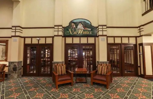 Hunter Copropriété | Hunter Mtn Slopeside Ski Resort w HotTub Fireplace Heated Pool Restaurant