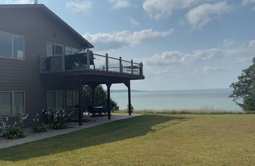 Crofton Cabine | Hunters and Outdoor lovers Charming 4-bedrm cabin/2400 sf lake house in Crofton
