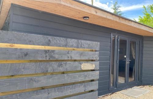Warminster Chalet De Ski | Hunters Hideaway-Hot Tub-Wiltshire-Groups