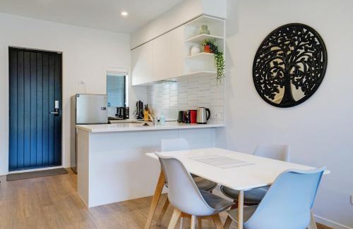 Auckland Maison | Huntington Townhouse with Patio and Parking