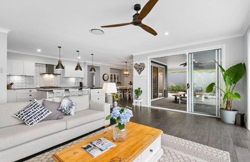 North Rothbury Maison | Huntlee Pool Luxe House