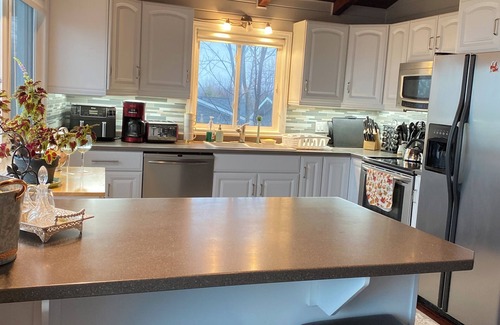 Ashfield-Colborne-Wawanosh Cottage | Huron-waterfront cottage6 bedrooms3baths with Hot tub/pool/outdoor shower/pets2.