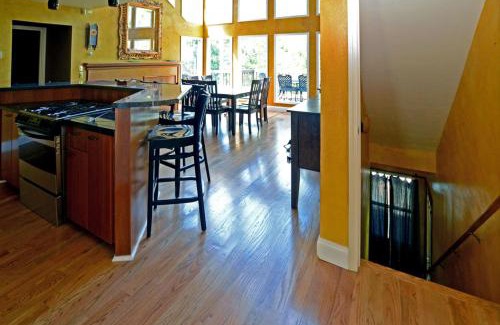 Maynardville Maison | Hurricane Hideaway