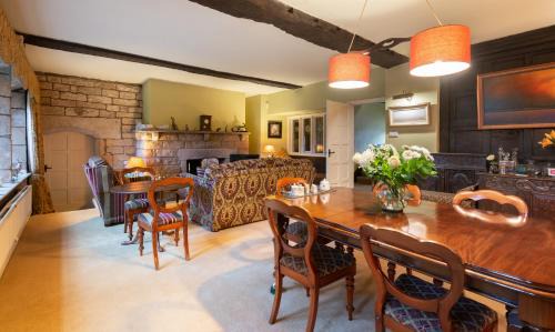 Worsthorne Maison | Hurstwood Hall