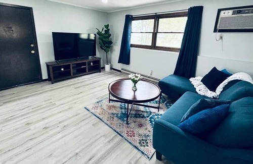 DeKalb Appartement | Husky Hideout - 2 King Beds