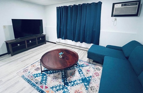 DeKalb Appartement | Husky Hideout - 2 King Beds