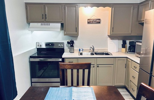 DeKalb Appartement | Husky Hideout - 2 King Beds