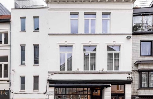 Kunstenkwartier Appartement | Huswell - City-view loft with wooden beams and mezzanine