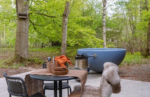 Stekene Maison | Huswell - Cozy Forest Cabinet with Private Hot Tub