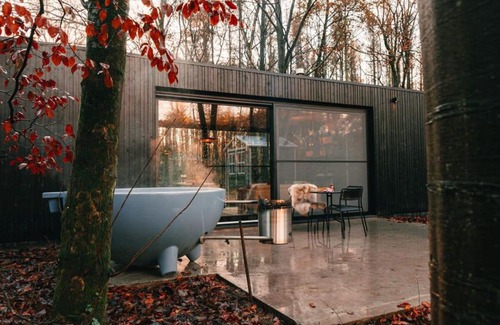 Stekene Maison | Huswell - Cozy Forest Cabinet with Private Hot Tub