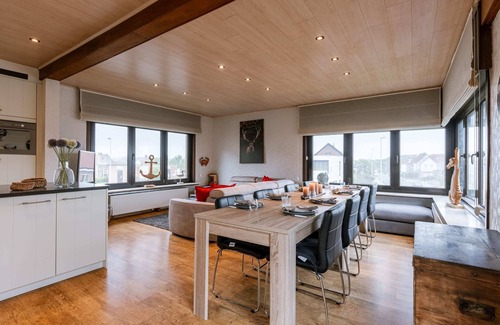 Raversijde Appartement | Huswell - Sunny & Stylish Beachside Retreat