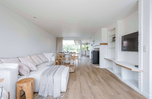 Lapscheure Maison | Huswell - Vacation home in Damme with sunny garden and views