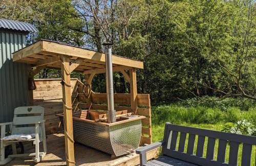 Great Fryup Dale Chalet De Ski | Hut In The Glade, Shepherds Hut with Hot Tub