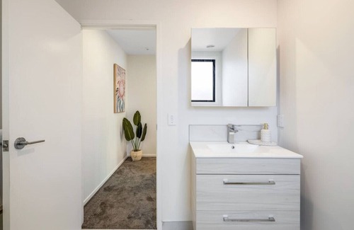 Lower Hutt Maison | Hutt Hideaway on Milne
