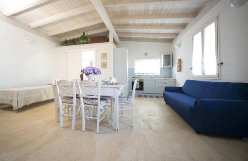 North Burnet Villa | HV's very cool penthouse apartment in bay area