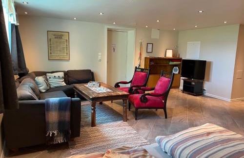 Trogstad Appartement | Hybel i underetasje 700m fra strand