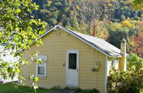 Poultney Maison | Hydrangea Cottage