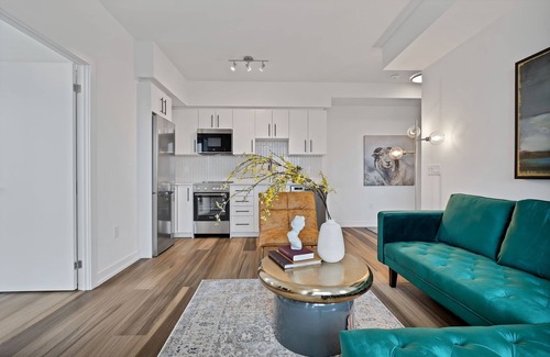 Kitchener Copropriété | Hydropool Spa HotTub/Bowling Alley/Patio/BBQ/Games - Gorgeous Corner Condo