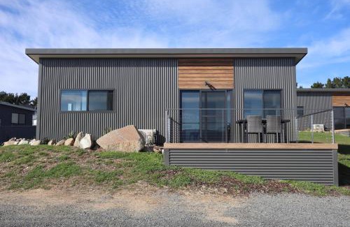 East Jindabyne Maison | Hygge Eco Cabins Beautiful New Cabins with Amazing Views