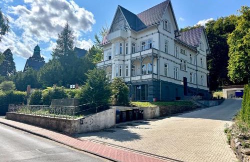 Oberdorla Appartement | HyggeLiving - NEU - LUXUS - Villa - Bergblick - 3 Balkone - Parken - 100qm