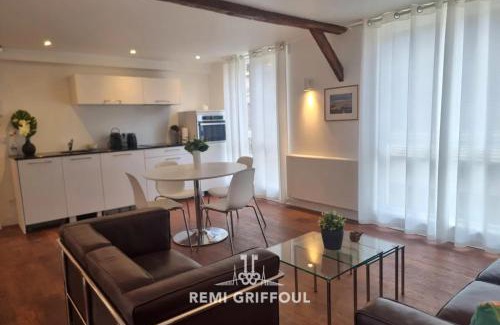 Enclos Appartement | Hypolite 3New - Bel Appartement pour 4 - 80 mètres du Port d' Honfleur