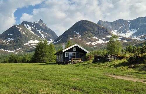 Orsta Maison | Hytta på Kvia, Rognestøyldalen - Sæbø