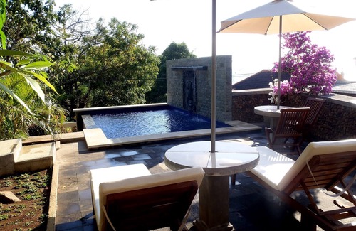 Amed Cottage | Cottage sur la Colline Avec Piscine, Grande Terrasse de Yoga et vue Imprenable sur L'océan