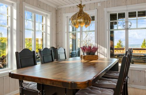 Nord-Aurdal Maison | HYTTEEVENTYR I VALDRES MED JACUZZI, 5 soverom, alpinbakke og skiløyper like ved!