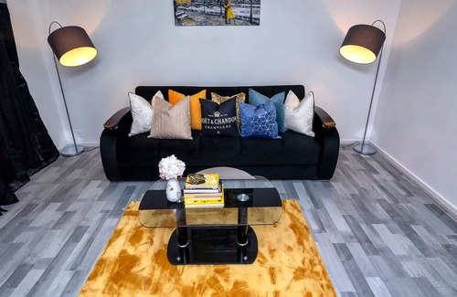 Thamesmead East Maison | A Captivating 2-Bed House in London - Sleeps 4!