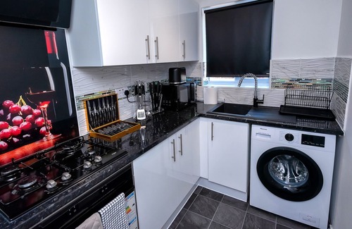 Thamesmead East Maison | A Captivating 2-Bed House in London - Sleeps 4!