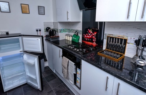 Thamesmead East Maison | A Captivating 2-Bed House in London - Sleeps 4!