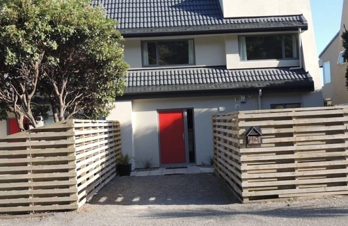 Paekakariki Maison | Beach front unitaire de 3 chambres avec vue imprenable