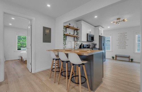 Salem Appartement | i Tranquil 3-Bedroom Getaway in Historic Salem, MA