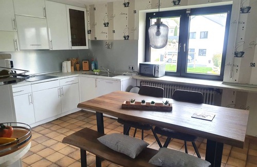 Grossmehring Appartement | I04 - Ferienhaus für Monteure mit Balkon in Großmehring bei Ingolstadt, 115qm, 4 Zimmer, Max. 7 Personen
