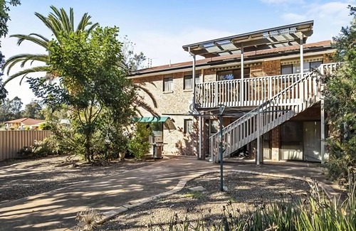 Surfside Maison | Large family home, boat parking, pet friendly and close to the beach