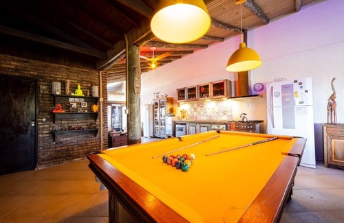Praia do Rosa Maison | Ibiraquera Guest House Beautiful villa with pool and jacuzzi