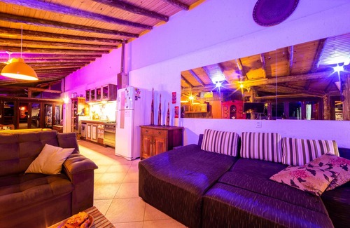 Praia do Rosa Maison | Ibiraquera Guest House Beautiful villa with pool and jacuzzi