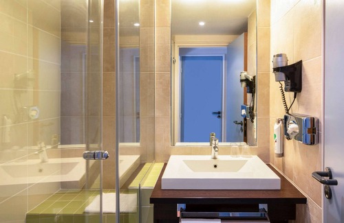Center Hôtel | ibis Styles Evry Courcouronnes Hotel and Events