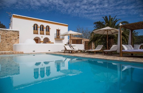 Sant Joan de Labritja Cottage | Maison Ibizan avec jardin, piscine et jacuzzi extérieur.