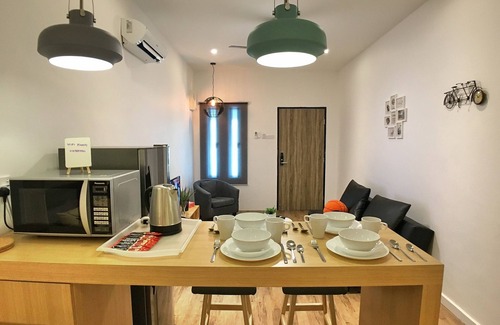 Downtown George Town Maison | iBook4 Deluxe 2 Bedroom Gurney Suite by iBook Homestay
