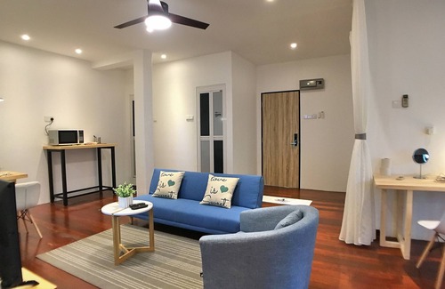 Downtown George Town Maison | iBook7 - 2 Bedroom Gurney Studio Suite by iBook Homestay