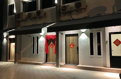 Downtown George Town Maison | iBook7 - 2 Bedroom Gurney Studio Suite by iBook Homestay
