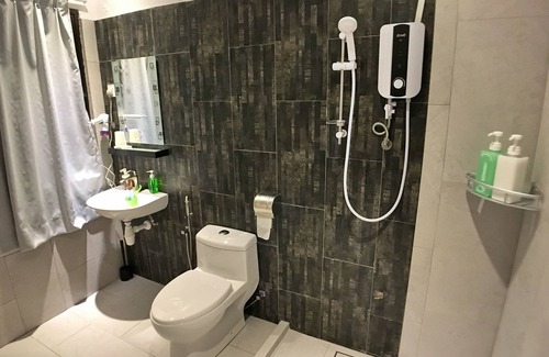 Downtown George Town Maison | iBook9 Deluxe Family Suite by iBook Homestay