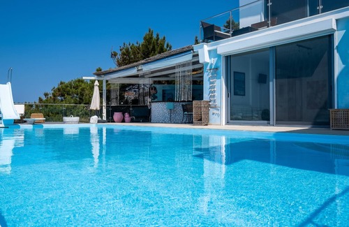 Gialiskari Villa | Icarus Luxury Beachfront Villa