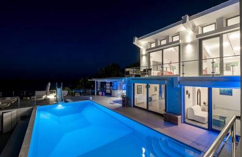 Gialiskari Villa | Icarus Luxury Beachfront Villa